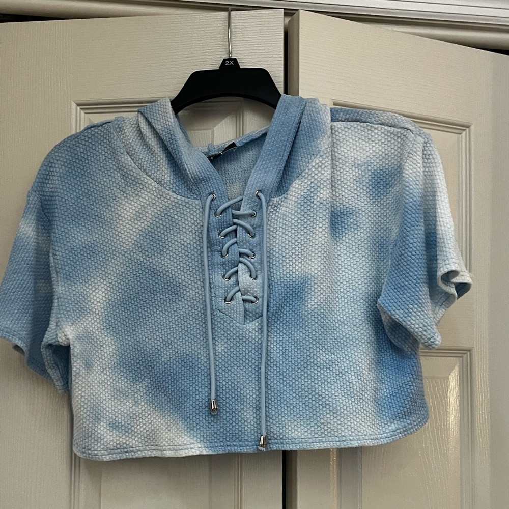 NWOT - Blue Blush - Blue Tie-Dye Lace Crop Hoodie Top - Woman's Small
